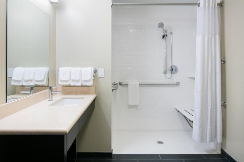 Staybridge Suites Des Moines Downtown image 10